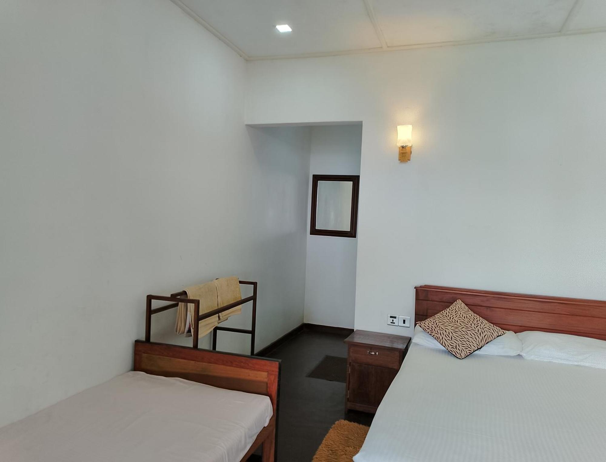 Neon Sky Nest Apartment Ella Luaran gambar