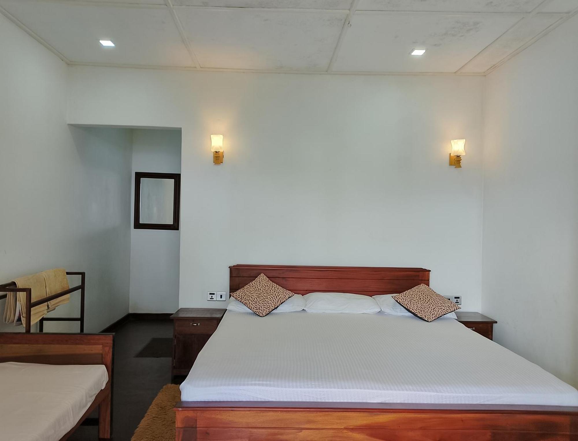 Neon Sky Nest Apartment Ella Luaran gambar